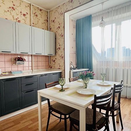 Cozy Three-Room Apartment With Mountain View Almaty Esterno foto