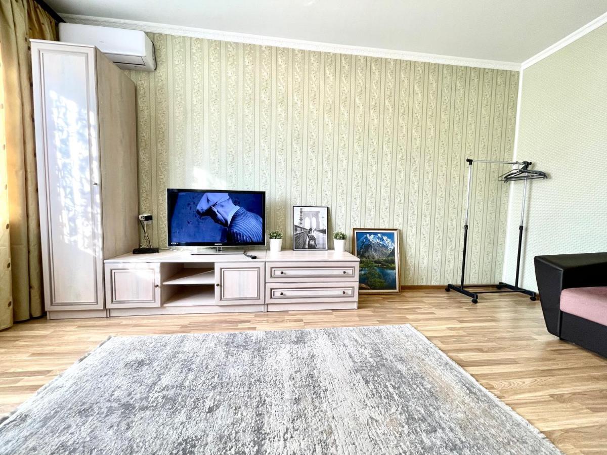 Cozy Three-Room Apartment With Mountain View Almaty Esterno foto