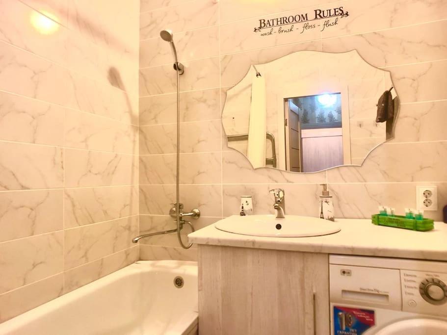 Cozy Three-Room Apartment With Mountain View Almaty Esterno foto