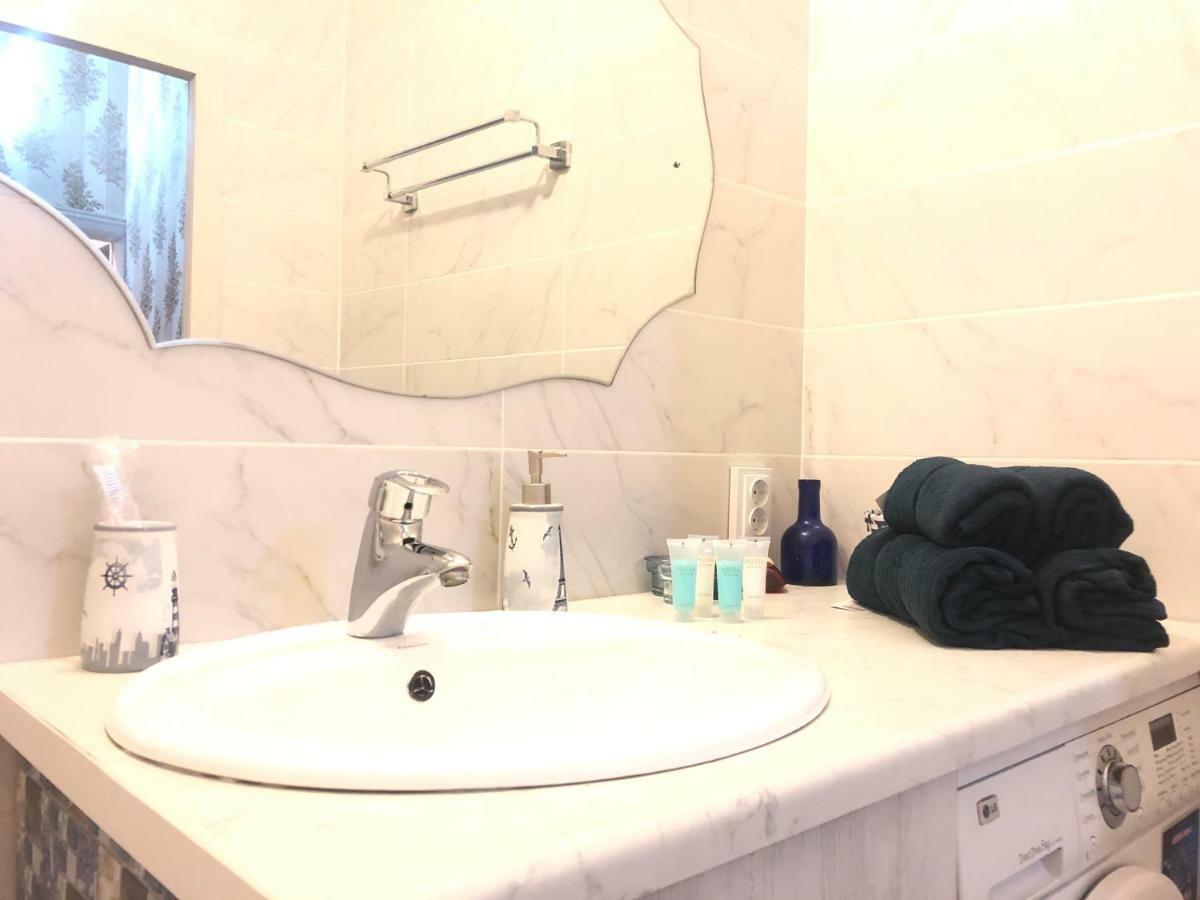 Cozy Three-Room Apartment With Mountain View Almaty Esterno foto